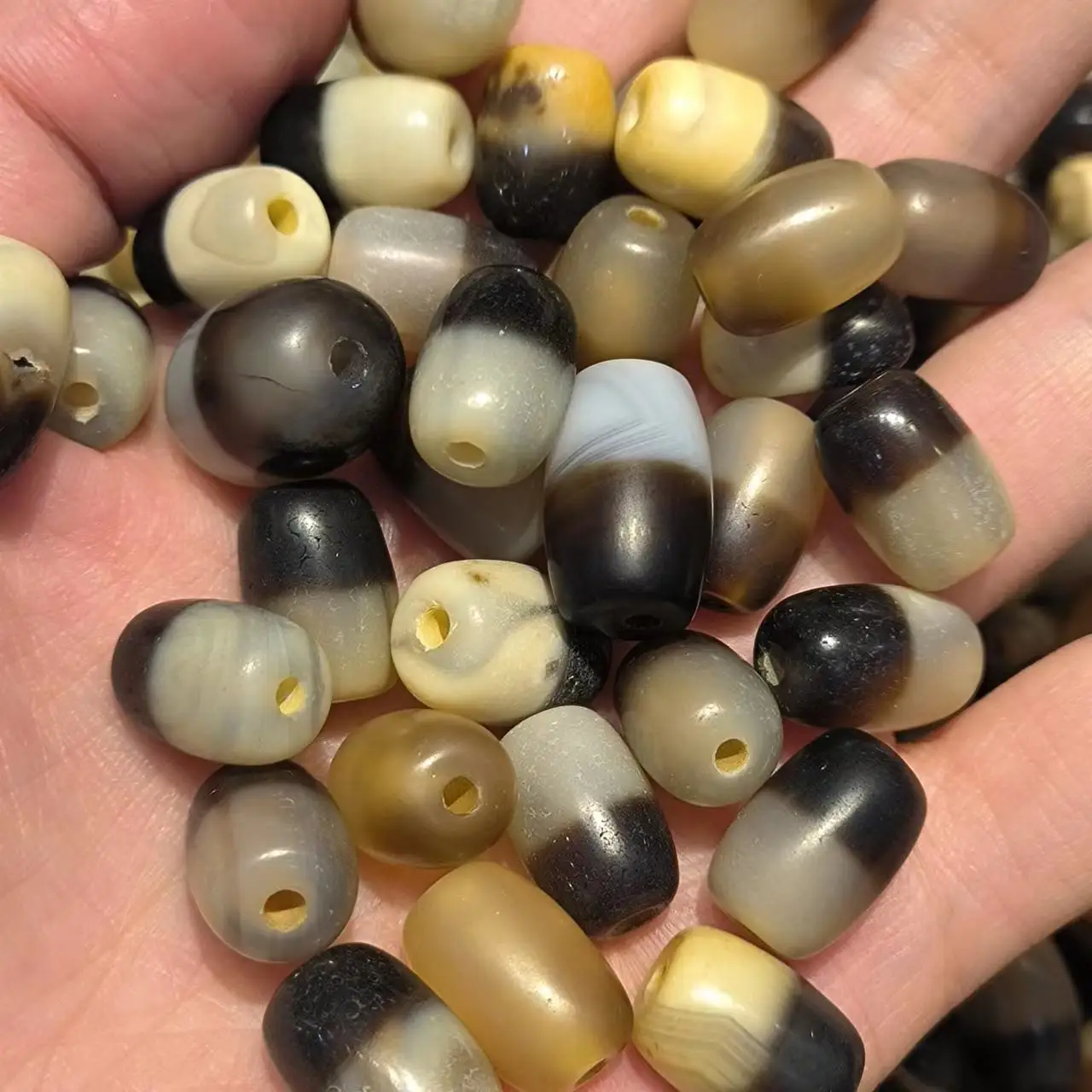 100pcs/lot natural old agate dzi wholesale Yellow teeth Weathered lines Accessories jewelry rare Bucket beads amulet archaic diy
100pcs/lot natural old agate dzi wholesale Yellow teeth Weathered lines Accessories jewelry rare Bucket beads amulet archaic diy