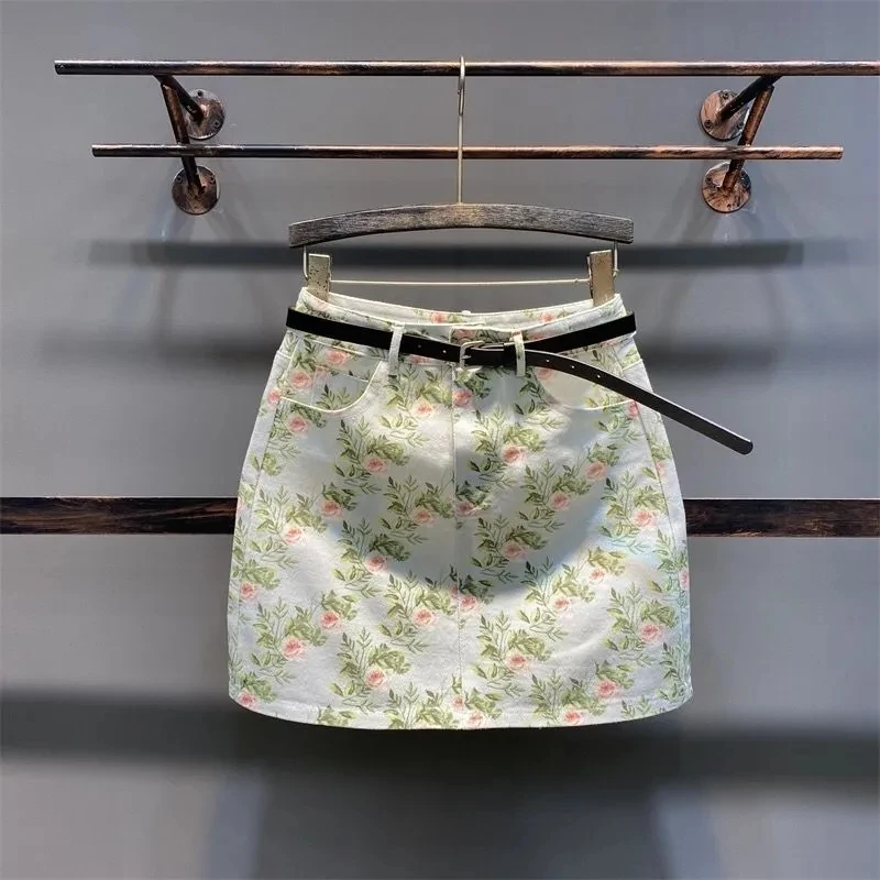 Модная повседневная джинсовая юбка с принтом для женщин, новинка лета 2023 года, уличные универсальные утягивающие юбки трапециевидной формы, женские мини-юбки faldas 
Модная повседневная джинсовая юбка с принтом для женщин, новинка лета 2023 года, уличные универсальные утягивающие юбки трапециевидной формы, женские мини-юбки faldas