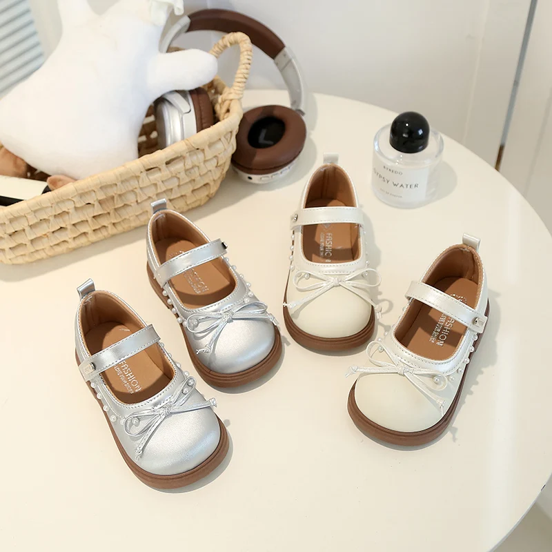 Детские туфли без каблука с простыми бантиками, кожаные туфли для девочек с круглым носком, новинка 2026 года, туфли-принцессы с мягкой нескользящей подошвой
Детские туфли без каблука с простыми бантиками, кожаные туфли для девочек с круглым носком, новинка 2026 года, туфли-принцессы с мягкой нескользящей подошвой