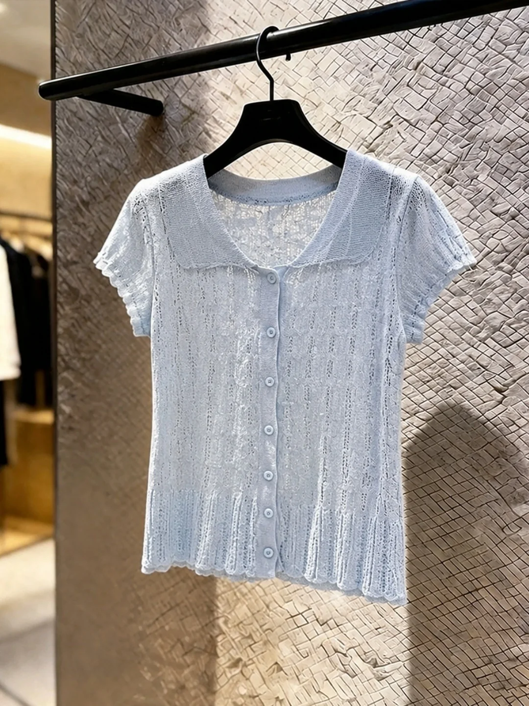 Summer Hollow out Short Sleeve Knitwear Women's Slim Fit Single Button Design Commute Top Korean Style Straight Cut Silk
Summer Hollow out Short Sleeve Knitwear Women's Slim Fit Single Button Design Commute Top Korean Style Straight Cut Silk