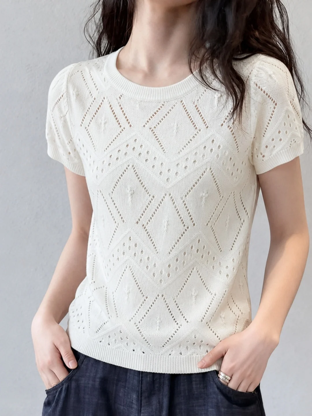 Soft Ice Silk Knitted Top Hollow out Short Sleeve Fashionable Slimming Gentle Versatile High End Feeling Summer Korean Style
Soft Ice Silk Knitted Top Hollow out Short Sleeve Fashionable Slimming Gentle Versatile High End Feeling Summer Korean Style