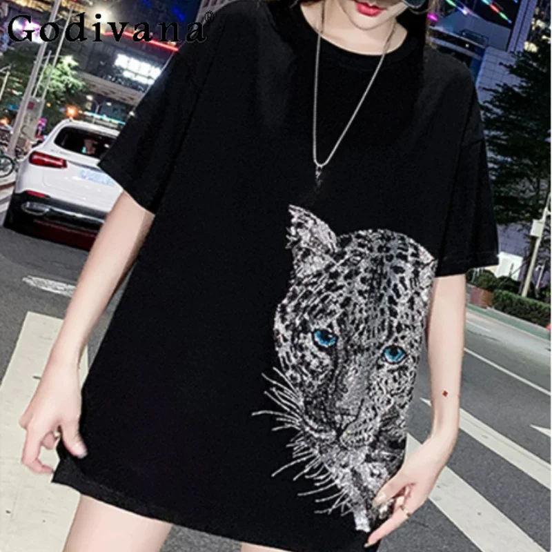 Large Size Women Fashion Heavy Industry Hot Diamond Medium Long T-shirt European Short Sleeve Personalized Round Neck Loose Tops
Large Size Women Fashion Heavy Industry Hot Diamond Medium Long T-shirt European Short Sleeve Personalized Round Neck Loose Tops