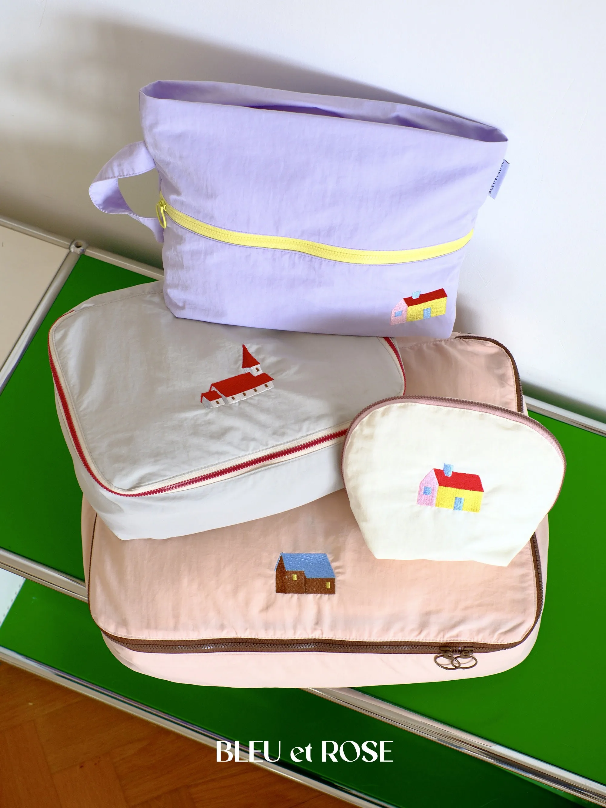 Original BLEU Et ROSE House Embroidery Waterproof Travel Toiletry Bag Storage Organizer Nordic Sle Leisure Scene
Original BLEU Et ROSE House Embroidery Waterproof Travel Toiletry Bag Storage Organizer Nordic Sle Leisure Scene