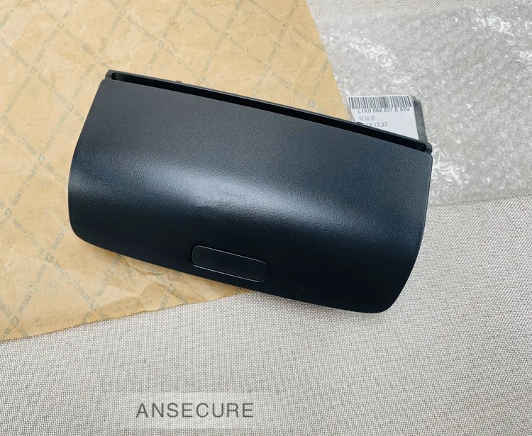Black Sunglasses Box Sun Glasses Case Spectacles Holder For VW Tiguan Golf MK5 MK6 Passat B7 CC Skoda Superb Yeti 1K0868837D/E/G
Black Sunglasses Box Sun Glasses Case Spectacles Holder For VW Tiguan Golf MK5 MK6 Passat B7 CC Skoda Superb Yeti 1K0868837D/E/G