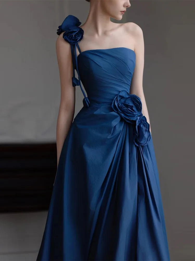 A new blue single-shoulder light luxury and niche coming-of-age ceremony host dress for toasting
A new blue single-shoulder light luxury and niche coming-of-age ceremony host dress for toasting
