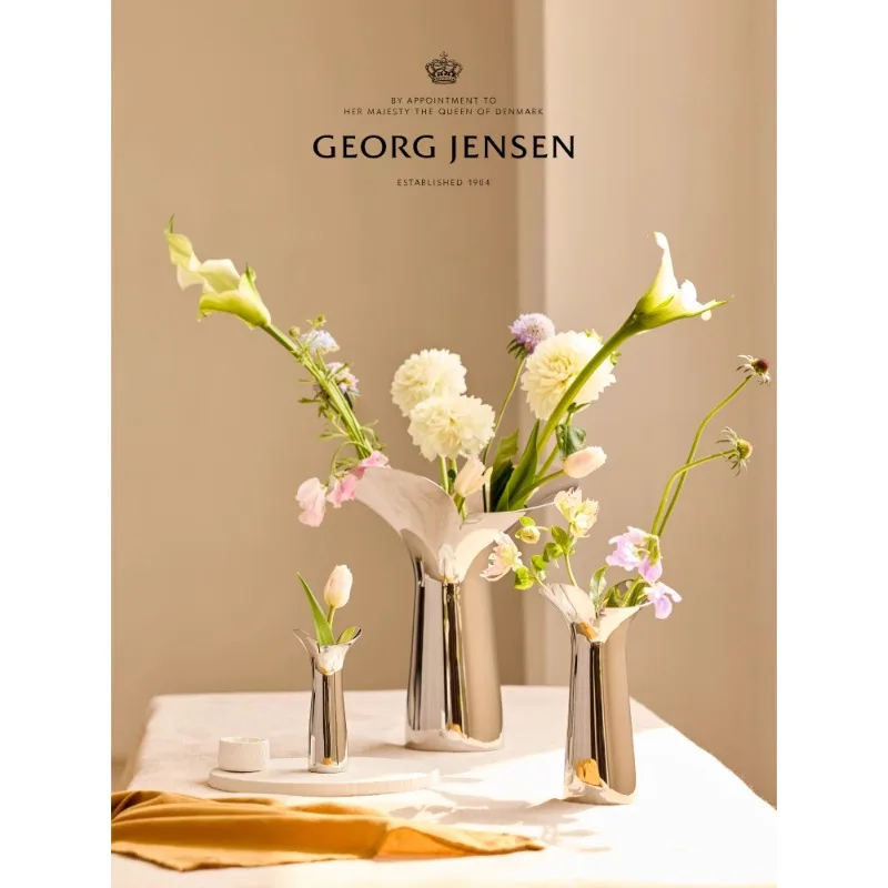 Scandinavian Style Minimalist Flower Vase: Simple Floral Arrangement Centerpiece for Living Room or Dining Table Vase Decor
Scandinavian Style Minimalist Flower Vase: Simple Floral Arrangement Centerpiece for Living Room or Dining Table Vase Decor