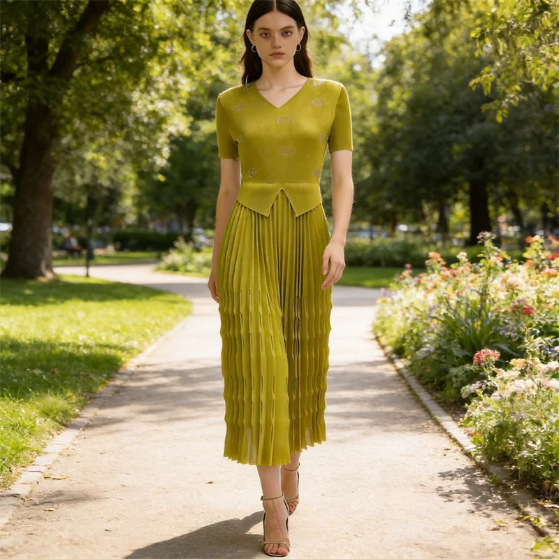 Miyake Pleated Dress Women's 2026 New Fashion Lace Splicing Fake Two-piece V-neck Short-sleeved Elegant Mid-length Dress
Miyake Pleated Dress Women's 2026 New Fashion Lace Splicing Fake Two-piece V-neck Short-sleeved Elegant Mid-length Dress