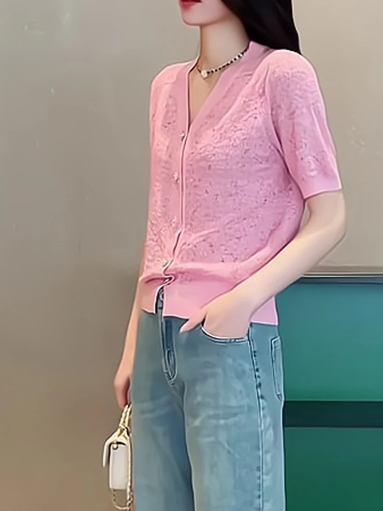 Модный вязаный свитер с коротким рукавом, розовый, с V-образным вырезом, приталенный топ, лето 2025, новинка, корейский стиль, для повседневной носки, грязеотталкивающий
Модный вязаный свитер с коротким рукавом, розовый, с V-образным вырезом, приталенный топ, лето 2025, новинка, корейский стиль, для повседневной носки, грязеотталкивающий