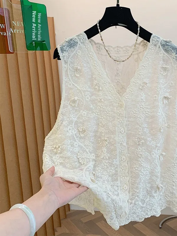 Decorative Embroidered Hollow out V-Neck Women's Vest Summer New Style Lightweight Luxury Lace Trim Collar Jacket
Decorative Embroidered Hollow out V-Neck Women's Vest Summer New Style Lightweight Luxury Lace Trim Collar Jacket