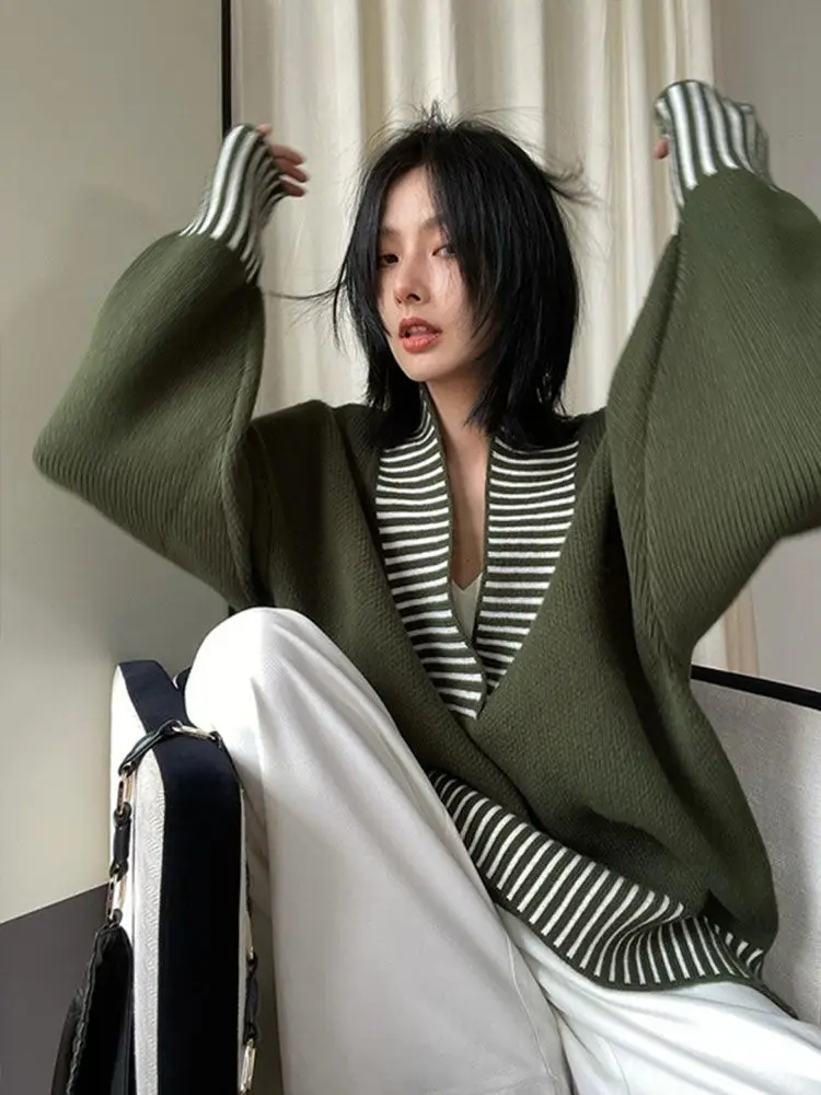 Green Color Block Sweater 2025 Autumn Winter Unique V Neck Design Goblin Core Aesthetic Soft Knit Womens Fashion
Green Color Block Sweater 2025 Autumn Winter Unique V Neck Design Goblin Core Aesthetic Soft Knit Womens Fashion