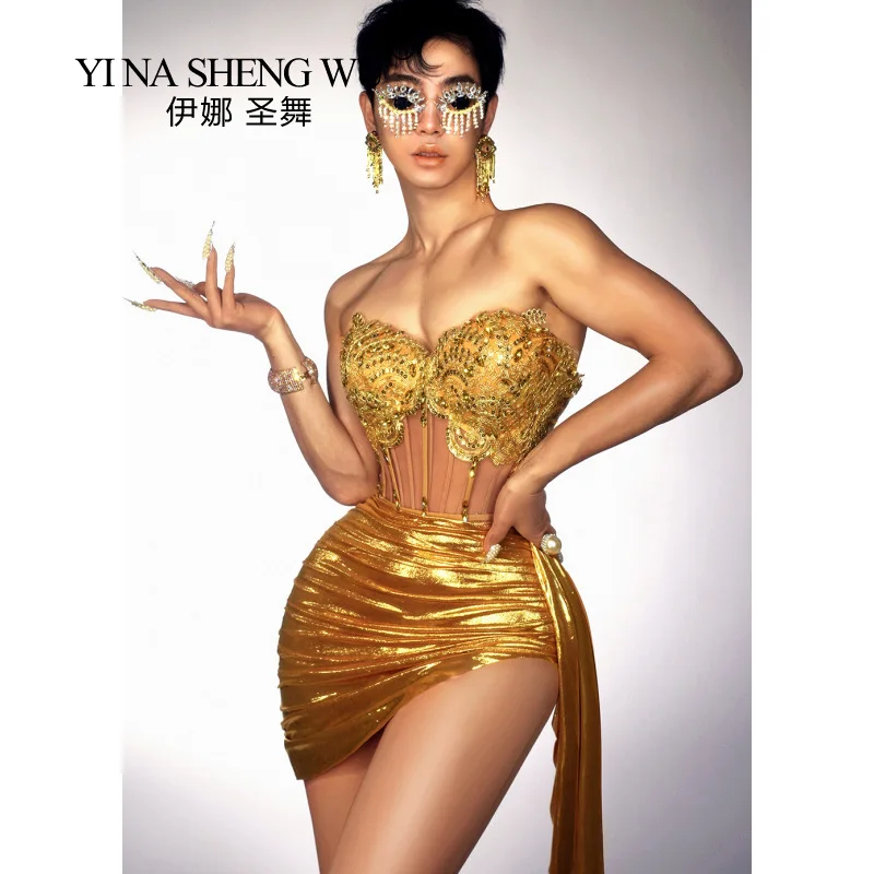 Golden perspective strapless and hanging short skirt set, fashionable and spicy party performance dress
Golden perspective strapless and hanging short skirt set, fashionable and spicy party performance dress