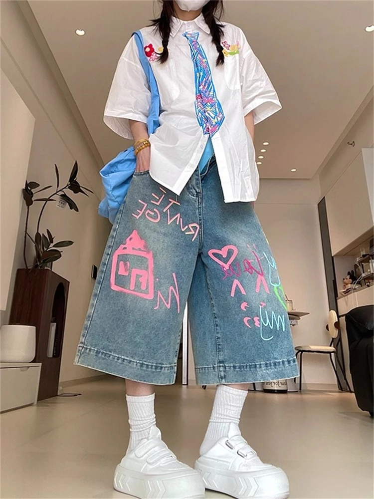 Women's Colorful Letter Graffiti Print Pattern Denim Shorts Cool Girl Wide Leg Cropped Female Calf-length Pants Unisex Trousers
Women's Colorful Letter Graffiti Print Pattern Denim Shorts Cool Girl Wide Leg Cropped Female Calf-length Pants Unisex Trousers