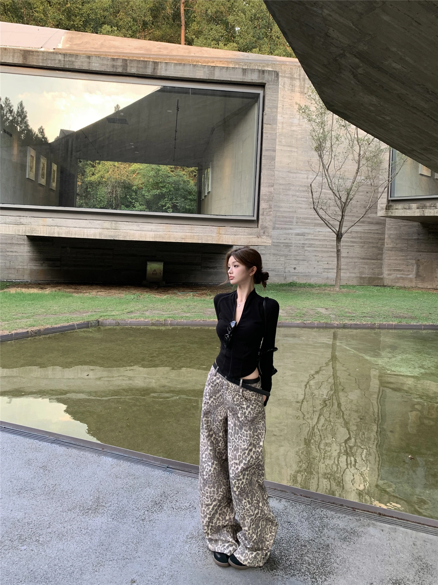 Black Zipper Short Jacket Top Women's Spring Set Leopard Print High Waist Wide Leg Casual Pants Slimming Two Piece Set
Black Zipper Short Jacket Top Women's Spring Set Leopard Print High Waist Wide Leg Casual Pants Slimming Two Piece Set