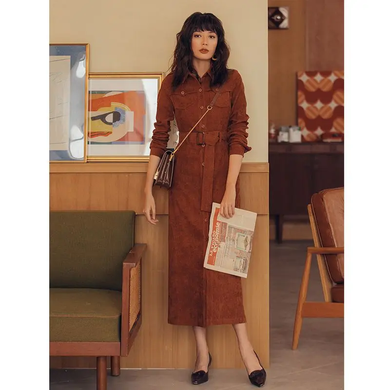 French Fashion Corduroy Dress For Women In Autumn And Winter 2025, Featuring An Elegant Long Skirt With A Lapel Design
French Fashion Corduroy Dress For Women In Autumn And Winter 2025, Featuring An Elegant Long Skirt With A Lapel Design
