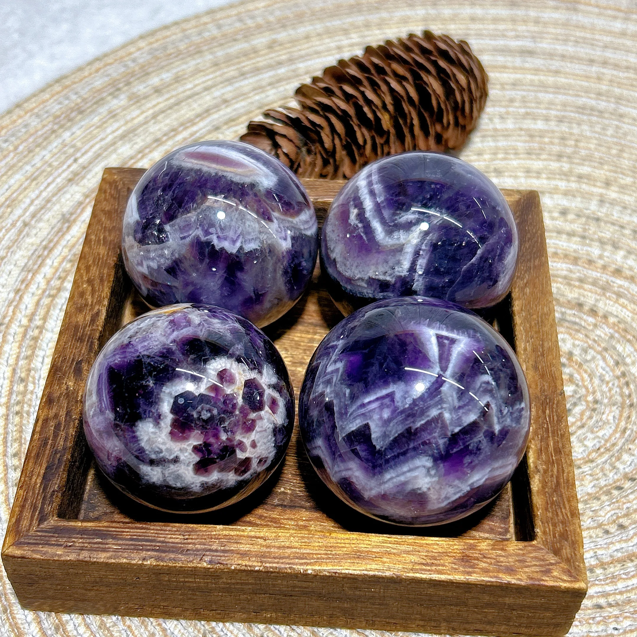 Healing Natural Crystal Dream Amethyst Sphere Polished Ball High Quality Gemstones Reiki Energy Mineral Home Decorations Gift
Healing Natural Crystal Dream Amethyst Sphere Polished Ball High Quality Gemstones Reiki Energy Mineral Home Decorations Gift