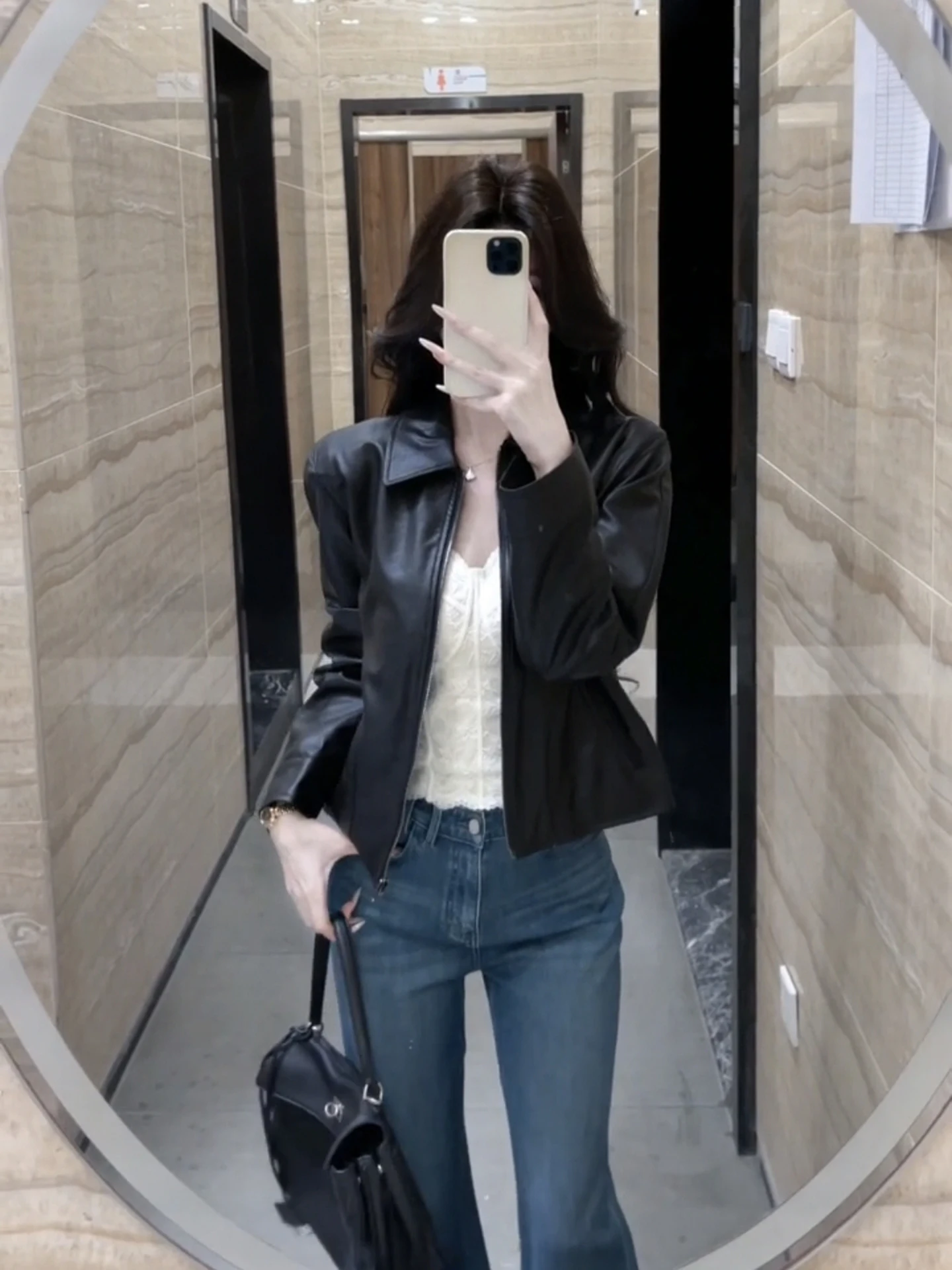 Retro Korean Black Leather Jacket Women's Loose Slimming Short Biker Style Top Autumn Winter Fashion High End Feel Outerwear
Retro Korean Black Leather Jacket Women's Loose Slimming Short Biker Style Top Autumn Winter Fashion High End Feel Outerwear
