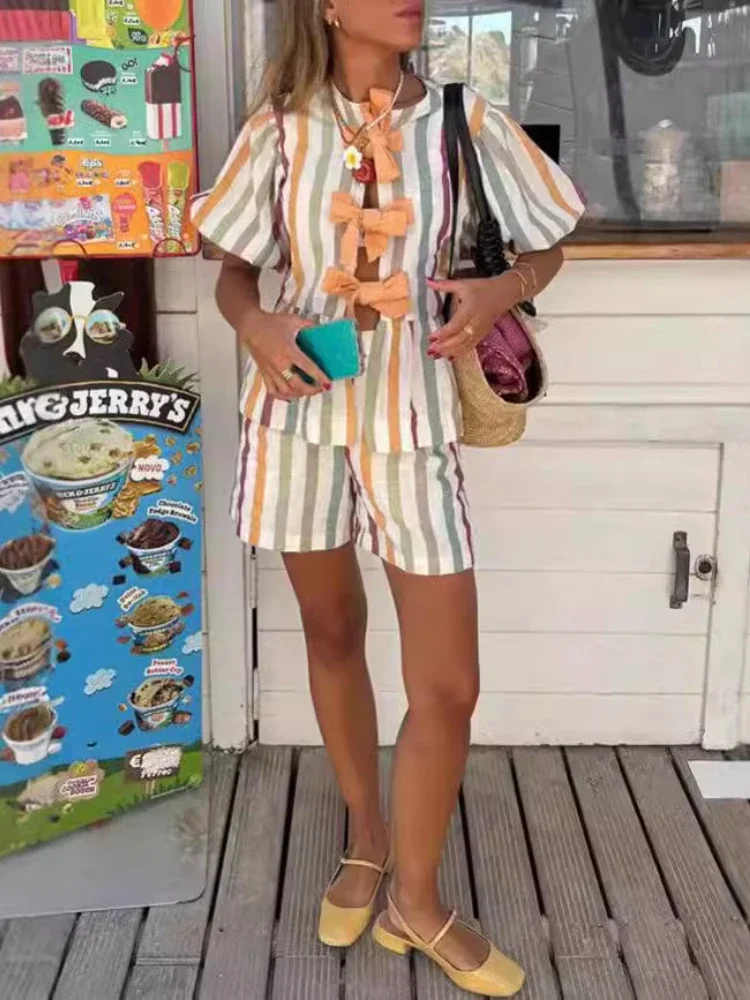 2024, новый женский повседневный дизайнерский комплект, стиль отпуска, однорядный топ с короткими рукавами и завязками, модный комплект из двух предметов в короткую полоску
2024, новый женский повседневный дизайнерский комплект, стиль отпуска, однорядный топ с короткими рукавами и завязками, модный комплект из двух предметов в короткую полоску