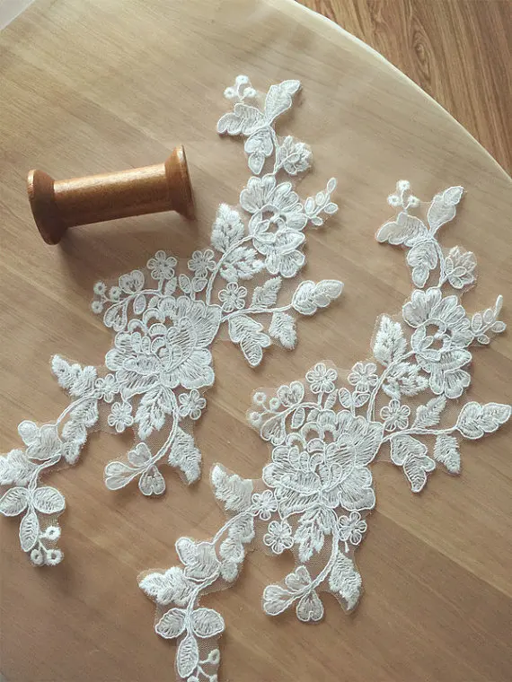 Simple Elegant Soft White Bone Thread Lace Appliqués Botanical Embroidery Lace Wedding Dress Accessories
Simple Elegant Soft White Bone Thread Lace Appliqués Botanical Embroidery Lace Wedding Dress Accessories
