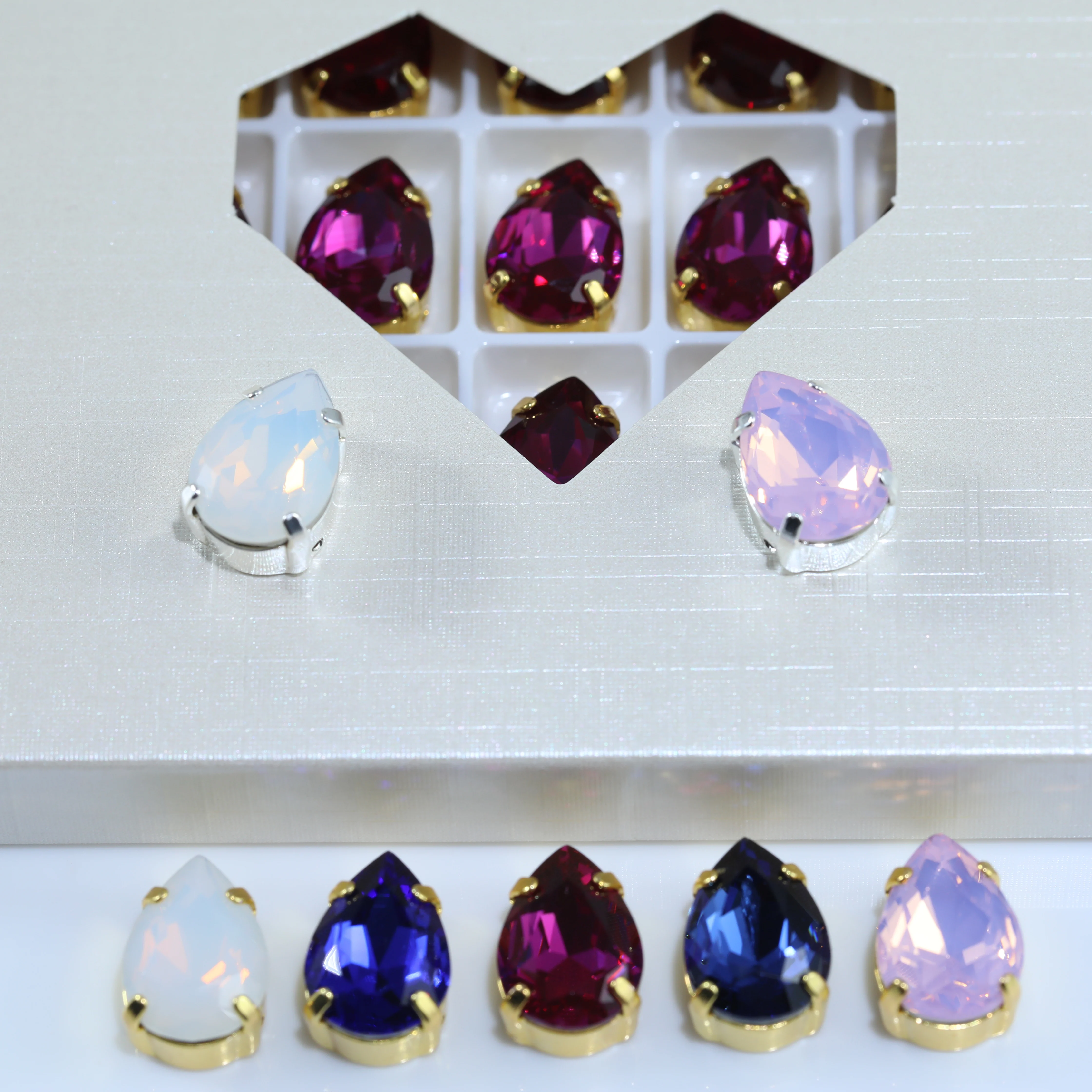 High Shine K9 Pear Teardrop Prong Rhinestones Bling Crystal Beads for Bridal Gown Embroidery Shoe Bag DIY Craft Decoration
High Shine K9 Pear Teardrop Prong Rhinestones Bling Crystal Beads for Bridal Gown Embroidery Shoe Bag DIY Craft Decoration