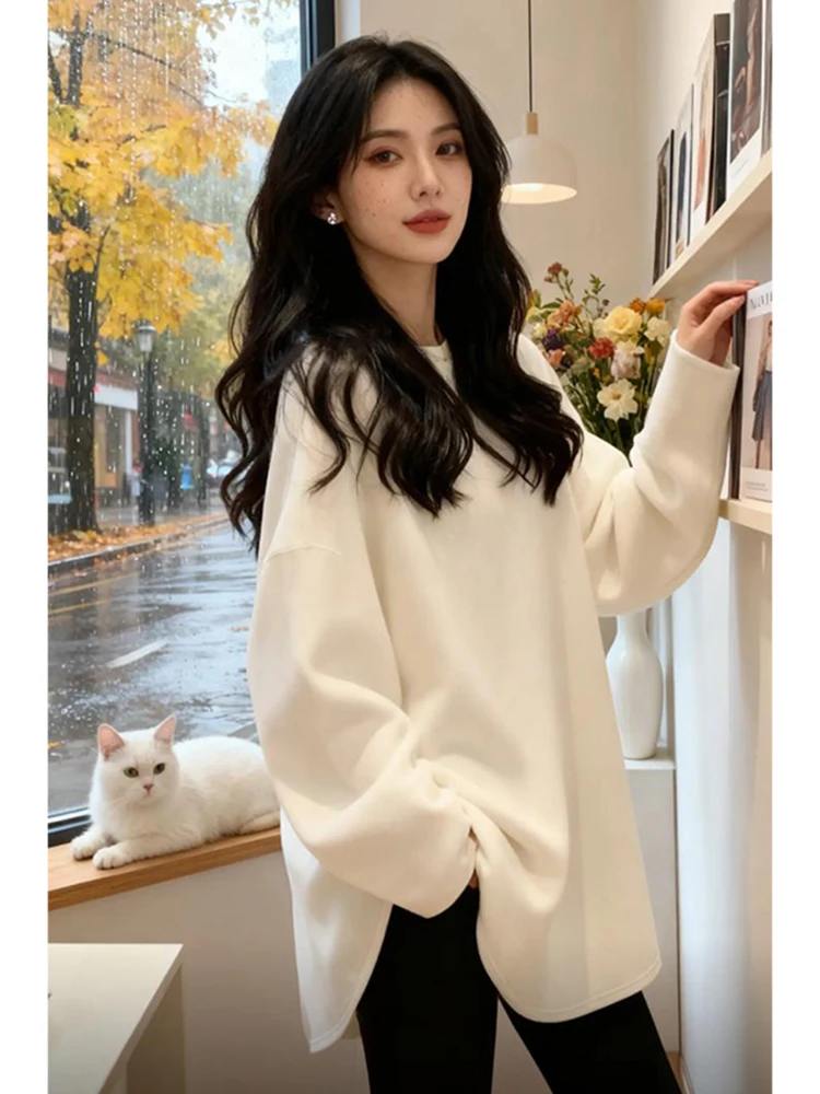 Женская базовая футболка с флисовой подкладкой, повседневная, свободного кроя, с длинным рукавом, круглым вырезом, дышащая, удобная, для ношения как нижний слой или как самостоятельный верхний предмет одежды.
Женская базовая футболка с флисовой подкладкой, повседневная, свободного кроя, с длинным рукавом, круглым вырезом, дышащая, удобная, для ношения как нижний слой или как самостоятельный верхний предмет одежды.