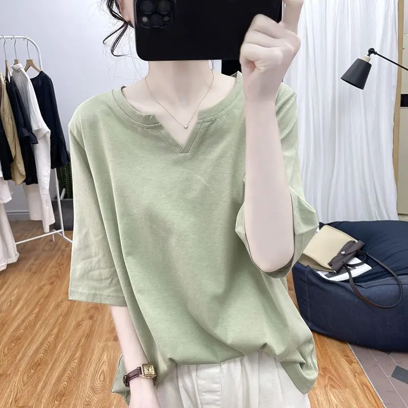 Summer Large-size Women's Clothing New Solid Color Loose and Thin Fashion Age-reducing Design V-neck Short-sleeved T-shirt
Summer Large-size Women's Clothing New Solid Color Loose and Thin Fashion Age-reducing Design V-neck Short-sleeved T-shirt