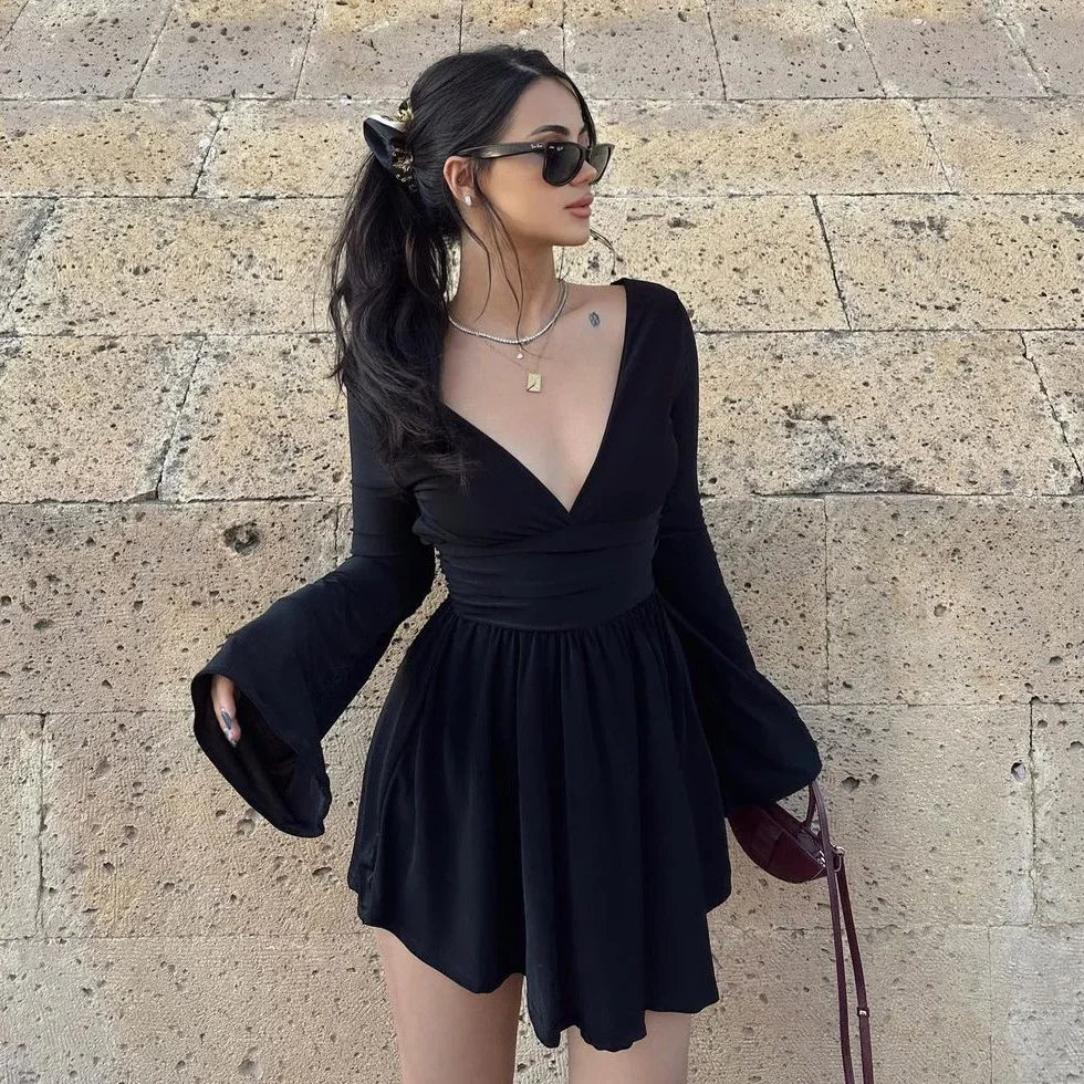Women's Solid Color Sexy Backless Waist Cinched French V-neck Long Sleeved Temperament Dress 2024 Autumn
Women's Solid Color Sexy Backless Waist Cinched French V-neck Long Sleeved Temperament Dress 2024 Autumn