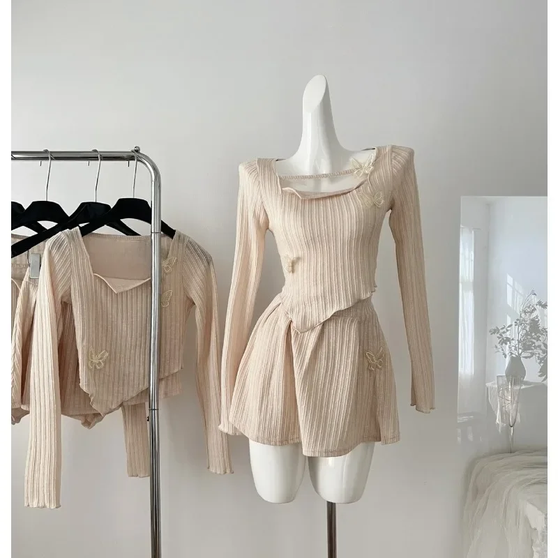 Chic Mini Skirt Set Drawing Irregular Knitted Long Sleeve Sweaters Pleated A-line Skirts Casual Korean Fashion Female Outfits
Chic Mini Skirt Set Drawing Irregular Knitted Long Sleeve Sweaters Pleated A-line Skirts Casual Korean Fashion Female Outfits