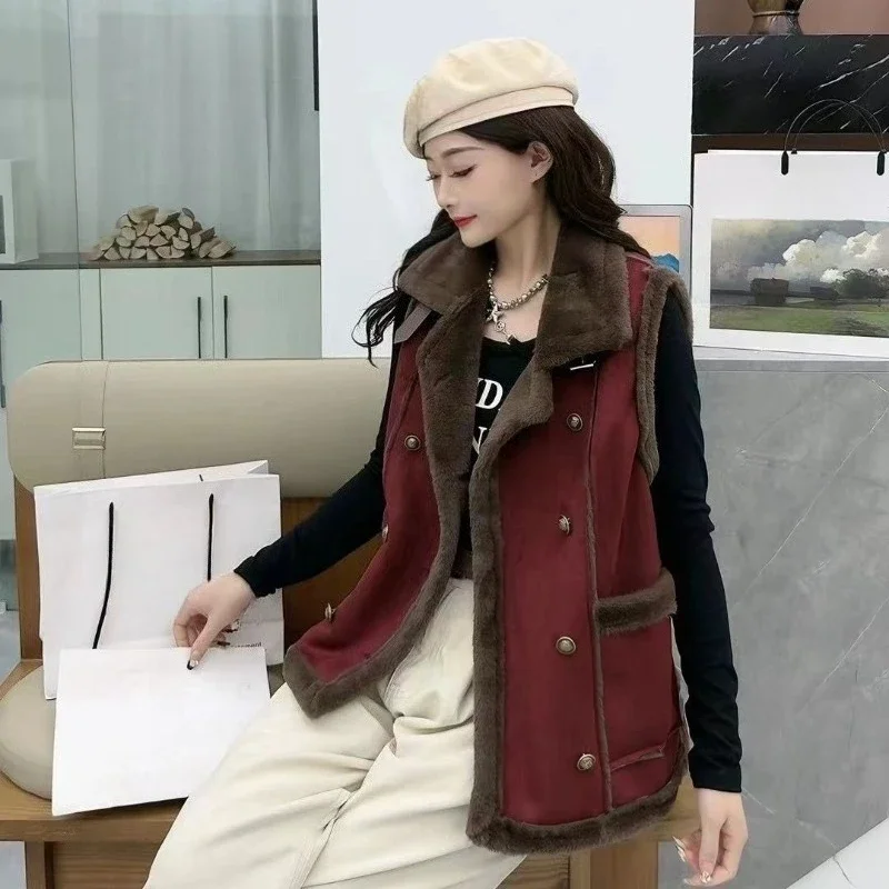 Зимний бестселлер 2025 года, утепленный жилет с капюшоном из искусственного меха, стильный жилет, пальто для женщин, теплый модный многослойный предмет
Зимний бестселлер 2025 года, утепленный жилет с капюшоном из искусственного меха, стильный жилет, пальто для женщин, теплый модный многослойный предмет