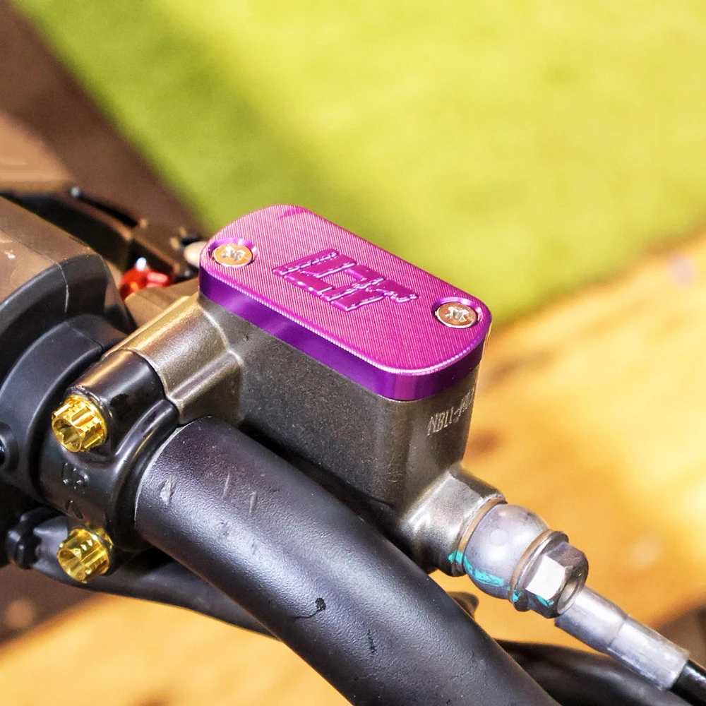 Верхние крышки левого/правого тормозного насоса Ultra Bee, модифицированные легкие крышки резервуара из алюминиевого сплава с ЧПУ, анодированные цветные крышки резервуара
Верхние крышки левого/правого тормозного насоса Ultra Bee, модифицированные легкие крышки резервуара из алюминиевого сплава с ЧПУ, анодированные цветные крышки резервуара