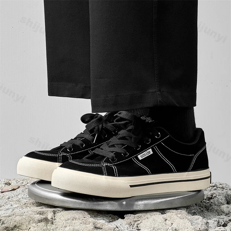 Мужская обувь, новинка 2023 года, весенняя повседневная спортивная нишевая дизайнерская модная тенденция, универсальные износостойкие удобные кроссовки на плоской толстой подошве
Мужская обувь, новинка 2023 года, весенняя повседневная спортивная нишевая дизайнерская модная тенденция, универсальные износостойкие удобные кроссовки на плоской толстой подошве