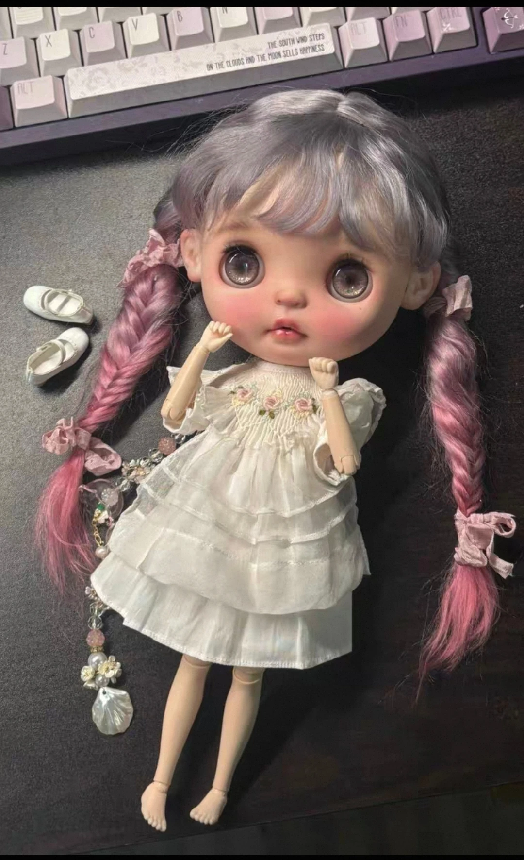 2026 Dula Doll Wigs for Blythe Qbaby natural Mohair Double gradient purple double braid hard seams for 9-10 inch head
2026 Dula Doll Wigs for Blythe Qbaby natural Mohair Double gradient purple double braid hard seams for 9-10 inch head