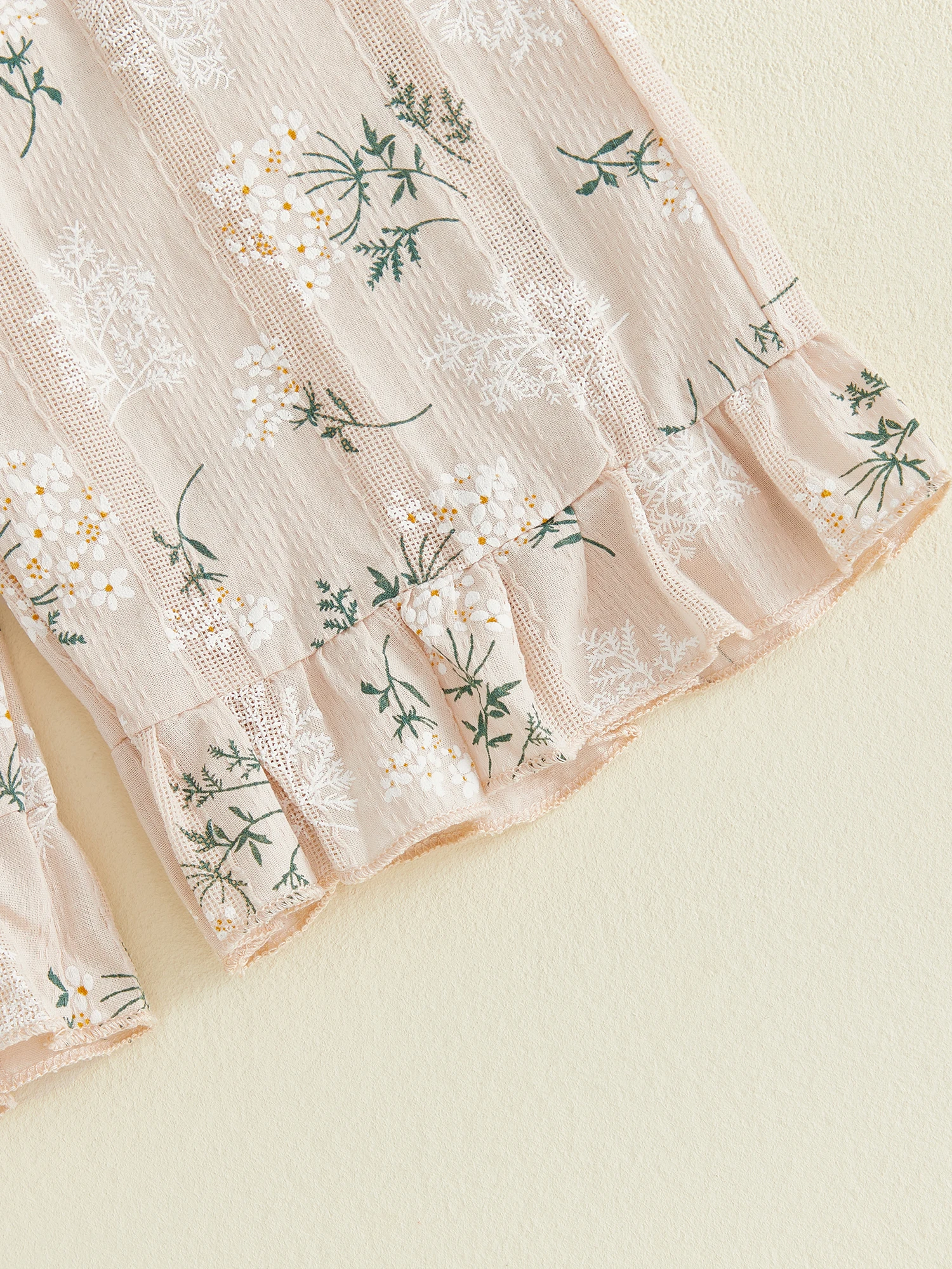 Adorable Infant Girl s Summer Ensemble with Cute Bow Floral Print and Ruffled Trim - Sleeveless Top and Pants Set for a
Adorable Infant Girl s Summer Ensemble with Cute Bow Floral Print and Ruffled Trim - Sleeveless Top and Pants Set for a