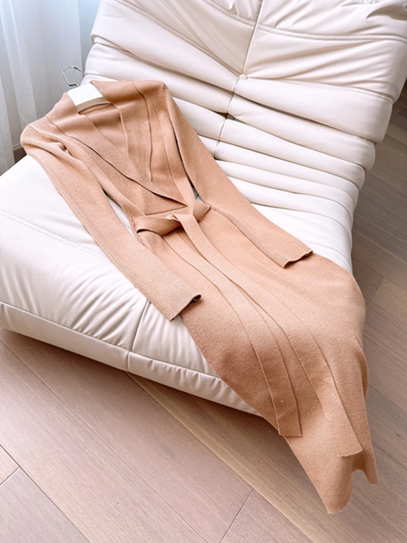 Elegant V-Neck Belted Long Sleeve Knitted Dress Slim Fit Outerwear Wrap Skirt High Waist Polyester Fiber Low Stretch A-Line D...
Elegant V-Neck Belted Long Sleeve Knitted Dress Slim Fit Outerwear Wrap Skirt High Waist Polyester Fiber Low Stretch A-Line D...