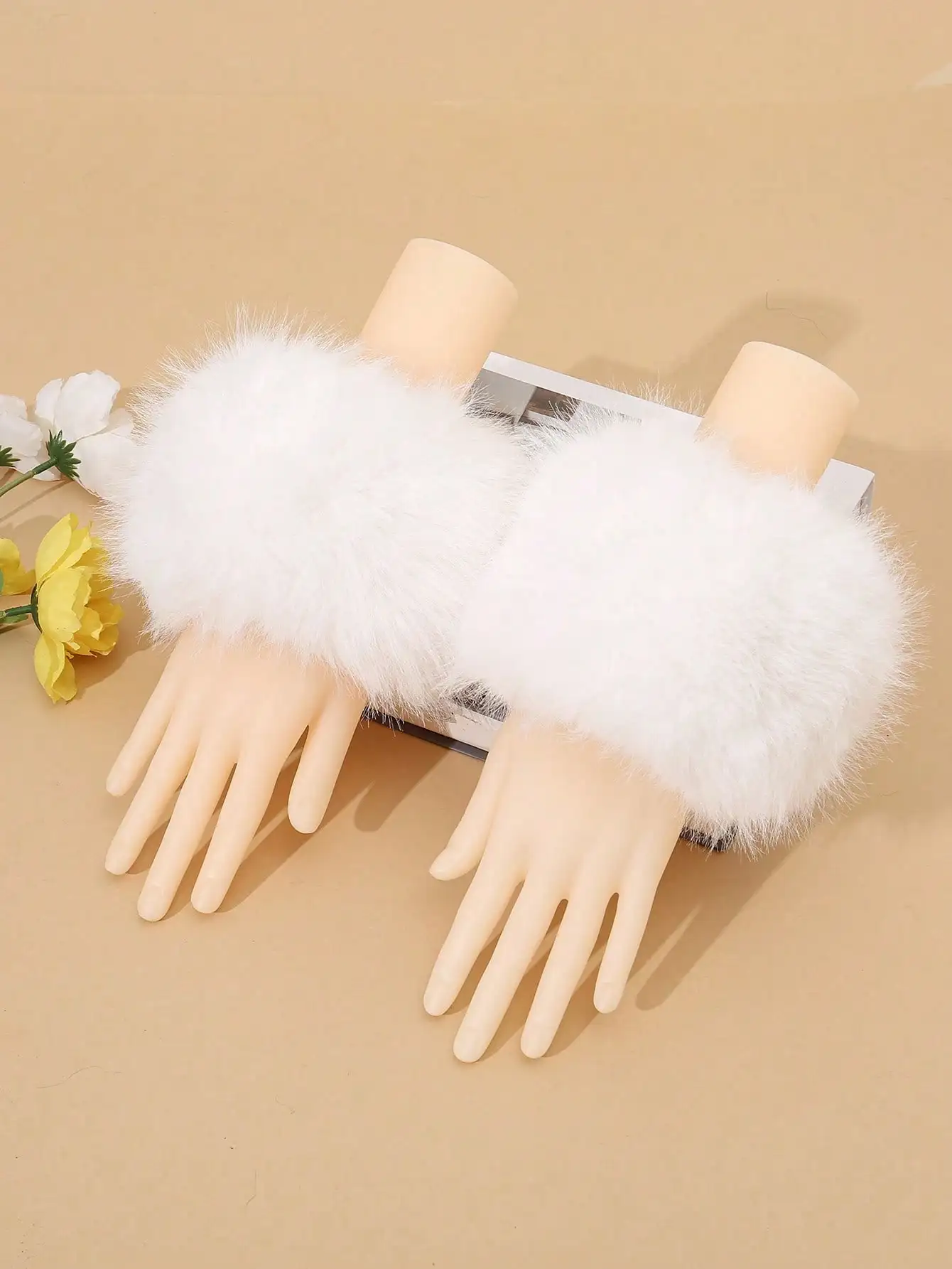 Сплошные манжеты на рукава из искусственного меха — элегантные мягкие и теплые браслеты для зимы, ветрозащитные съемные декоративные аксессуары для рукавов
Сплошные манжеты на рукава из искусственного меха — элегантные мягкие и теплые браслеты для зимы, ветрозащитные съемные декоративные аксессуары для рукавов