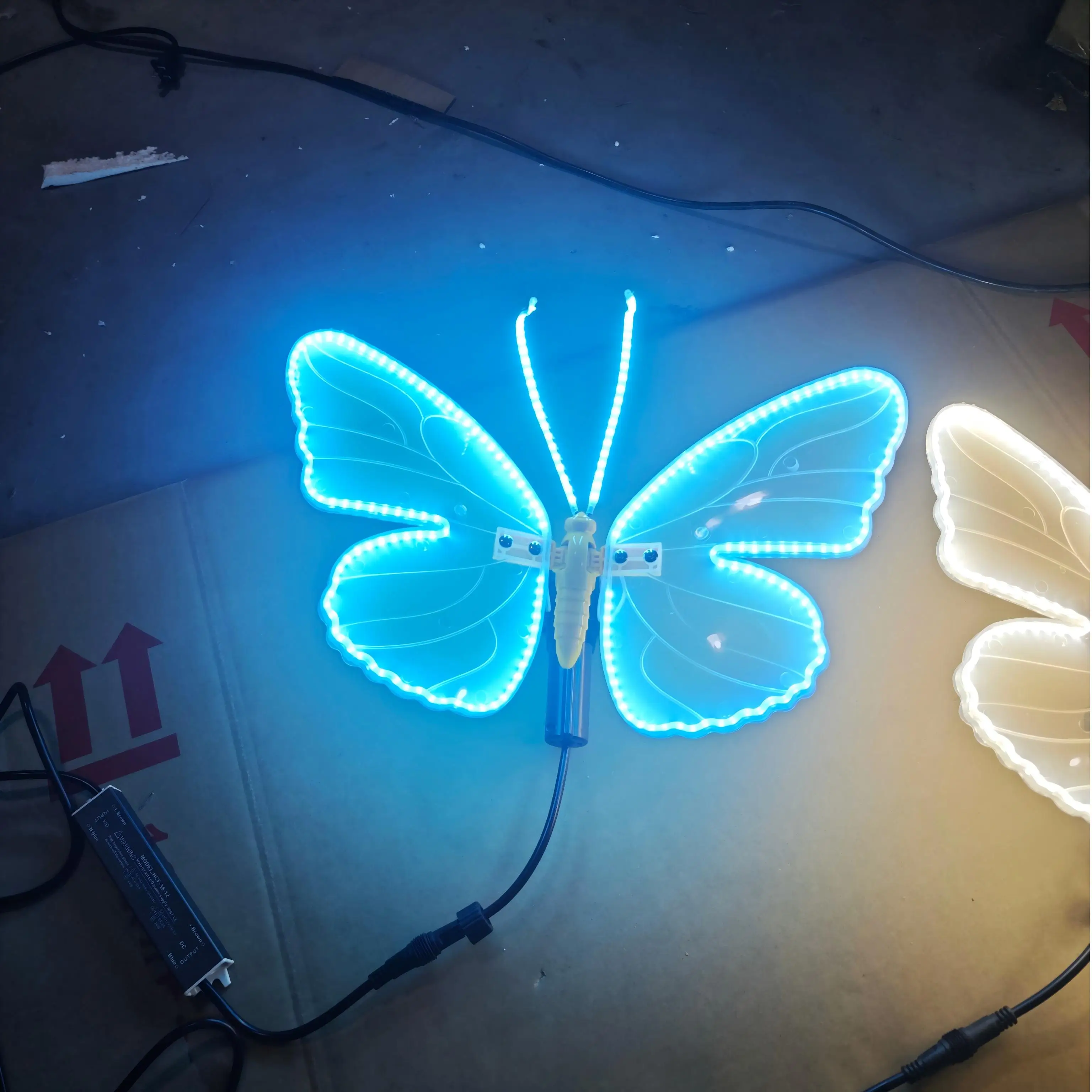 LED Fluttering Butterfly Auto Opening Wings - Magical Decor for Wedding New Year's Party Garden Home Decorations
LED Fluttering Butterfly Auto Opening Wings - Magical Decor for Wedding New Year's Party Garden Home Decorations