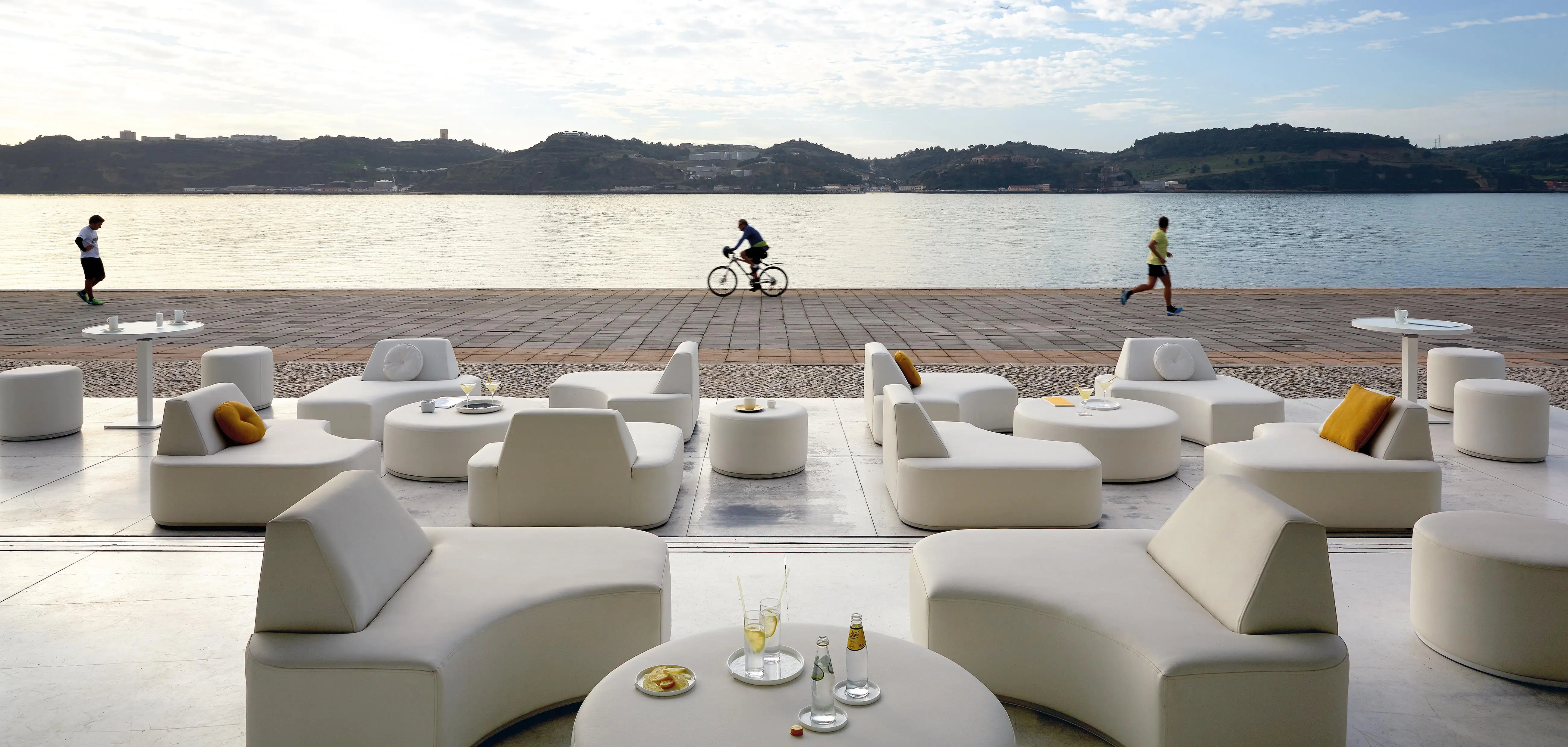 Индивидуальный заказ: роскошный современный водонепроницаемый диванный гарнитур из ткани для улицы
Индивидуальный заказ: роскошный современный водонепроницаемый диванный гарнитур из ткани для улицы