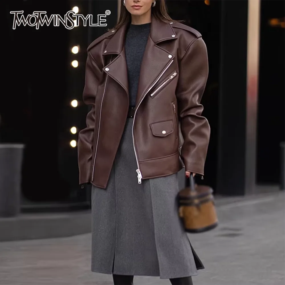 TWOTWINSTYLE однотонные куртки на молнии для женщин с лацканами и длинными рукавами в стиле пэчворк, карманы, темпераментные пальто, женский модный стиль
TWOTWINSTYLE однотонные куртки на молнии для женщин с лацканами и длинными рукавами в стиле пэчворк, карманы, темпераментные пальто, женский модный стиль
