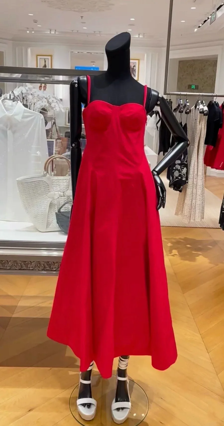 European Style 2026 Summer Runway Clothes Women Sexy Spaghetti Strap Red Dress Sleeveless Vintage Slim Long Dress
European Style 2026 Summer Runway Clothes Women Sexy Spaghetti Strap Red Dress Sleeveless Vintage Slim Long Dress