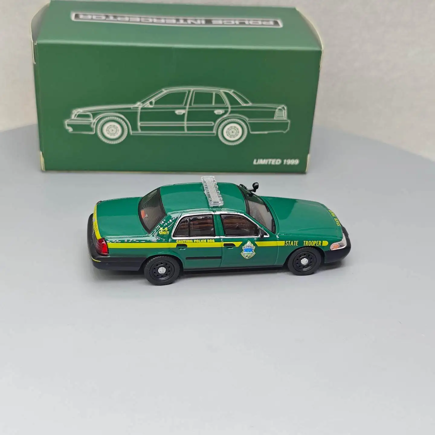 1:64 Crown Victoria Vermont Police Vehicle Alloy simulation Mini Car Model Hobby Collection Decoration Toy Gift
1:64 Crown Victoria Vermont Police Vehicle Alloy simulation Mini Car Model Hobby Collection Decoration Toy Gift