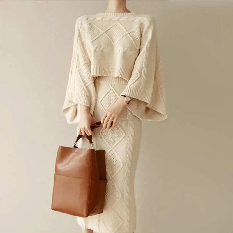 Twisted Knitted 2 Pieces Women Skirt Set Winter Solid Batwing Sleeved Short Sweater Pullovers Slim Elegant Female Clothing Suits
Twisted Knitted 2 Pieces Women Skirt Set Winter Solid Batwing Sleeved Short Sweater Pullovers Slim Elegant Female Clothing Suits