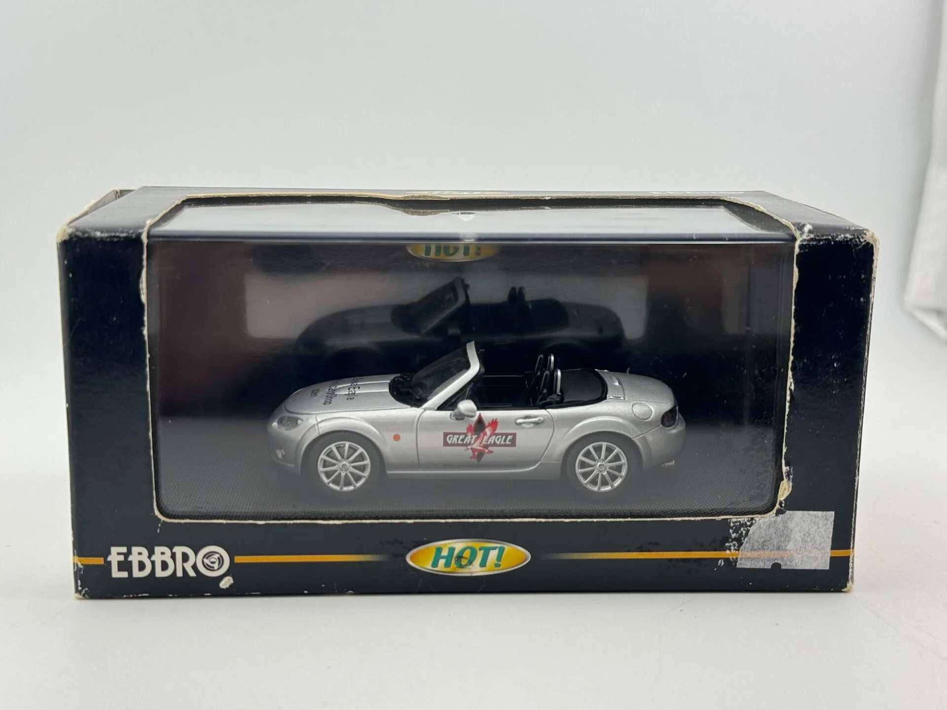 Металлическая модель автомобиля Ebbro Mazda Roadster в масштабе 1/43, в поврежденной коробке
Металлическая модель автомобиля Ebbro Mazda Roadster в масштабе 1/43, в поврежденной коробке