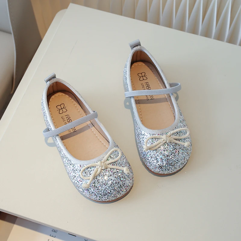 COMFY KIDS Girls' Sparkle Silver Mary Jane Flats, Elastic Strap & Bow Detail, Soft Comfort Insole Casual Shoes, Spring & Autumn
COMFY KIDS Girls' Sparkle Silver Mary Jane Flats, Elastic Strap & Bow Detail, Soft Comfort Insole Casual Shoes, Spring & Autumn