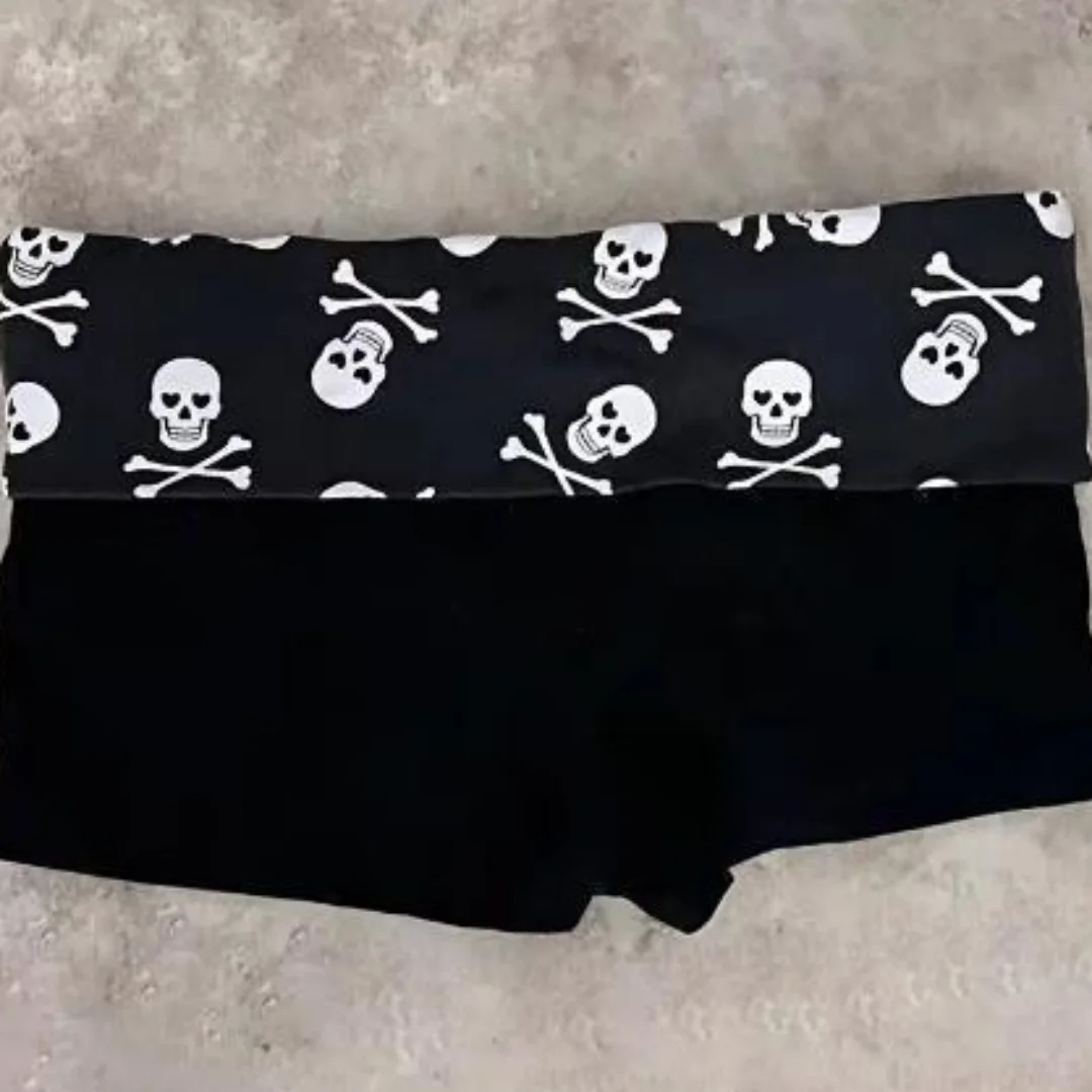 Women's Skull Print Booty Shorts, Black White Gothic Low Rise Stretch Biker Shorts, Casual Slim Fit Workout Shorts
Women's Skull Print Booty Shorts, Black White Gothic Low Rise Stretch Biker Shorts, Casual Slim Fit Workout Shorts