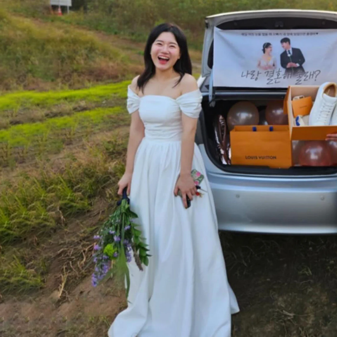 OEING Off Shoulder Luxury Formal Wedding Dress Pleat White Short Sleeves 프롬드레스 Floor Length Elegant Bride Gowns Party Women
OEING Off Shoulder Luxury Formal Wedding Dress Pleat White Short Sleeves 프롬드레스 Floor Length Elegant Bride Gowns Party Women