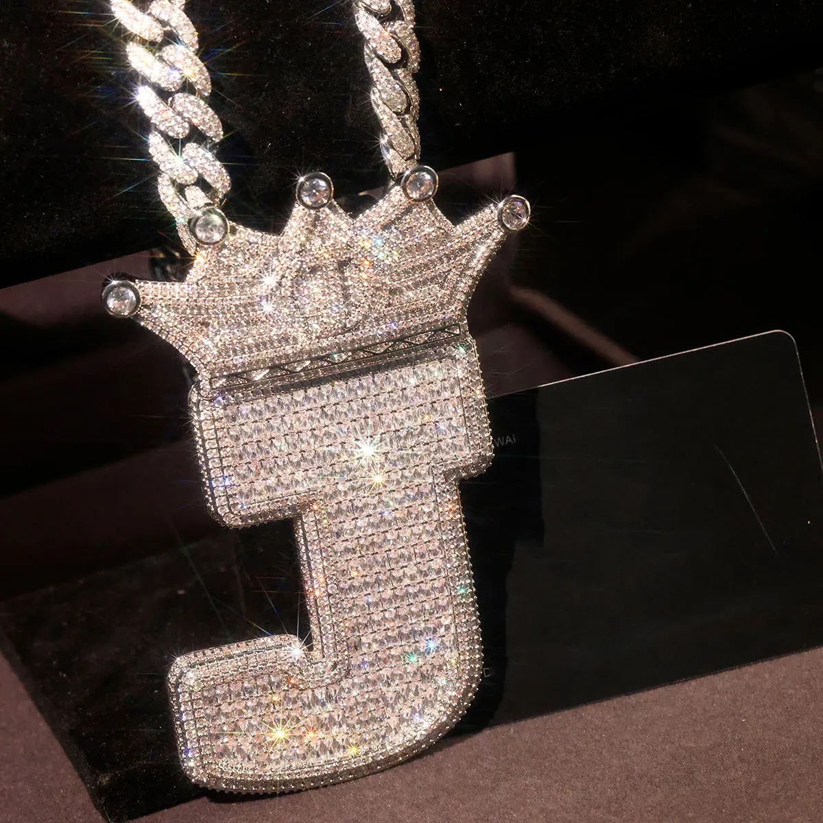 Classic Crown J Letter Large Pendant Can be Paired with Cuban Chain Necklace for Men's and Women's Street Party Decoration Gifts
Classic Crown J Letter Large Pendant Can be Paired with Cuban Chain Necklace for Men's and Women's Street Party Decoration Gifts