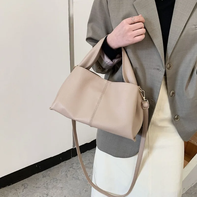 PU Crossbody Bags Summer New Retro Simple Soft PU Shoulder Bag Fashionable Large-capacity Tote Bag Messenger Women Leather
PU Crossbody Bags Summer New Retro Simple Soft PU Shoulder Bag Fashionable Large-capacity Tote Bag Messenger Women Leather