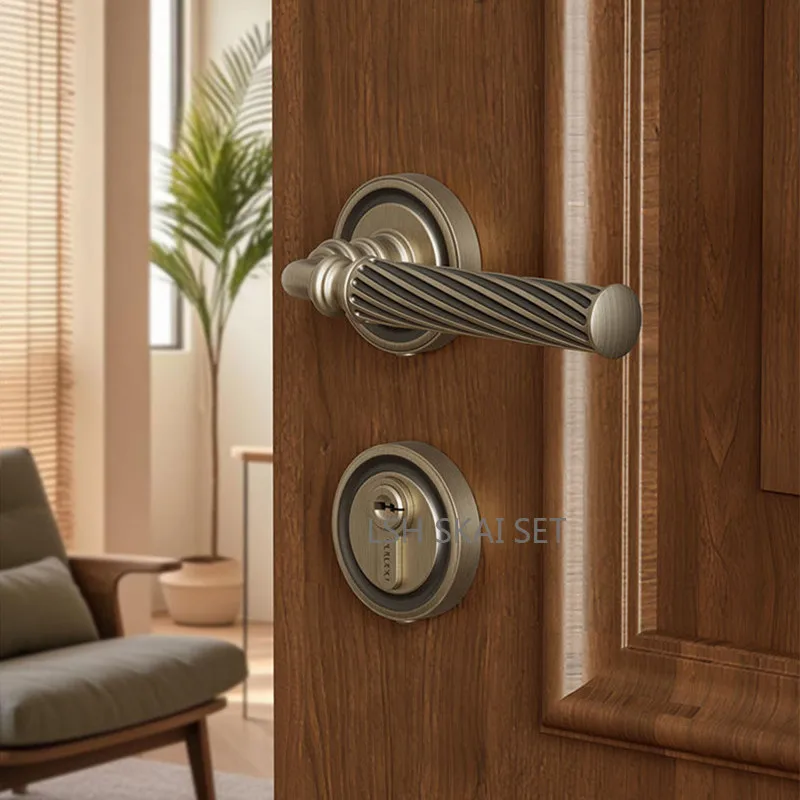 1 Set High-end Brass Security Door Locks Antique Style Silent Bedroom Door Lock Double-sided Door Knob with Lock and Key
1 Set High-end Brass Security Door Locks Antique Style Silent Bedroom Door Lock Double-sided Door Knob with Lock and Key