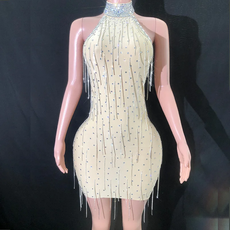 Women Sexy Shiny Rhinestone Hanging Neck Open Back Mini Dress Female Singer Bar Nightclub Stage Performance Costume Plus Size
Women Sexy Shiny Rhinestone Hanging Neck Open Back Mini Dress Female Singer Bar Nightclub Stage Performance Costume Plus Size