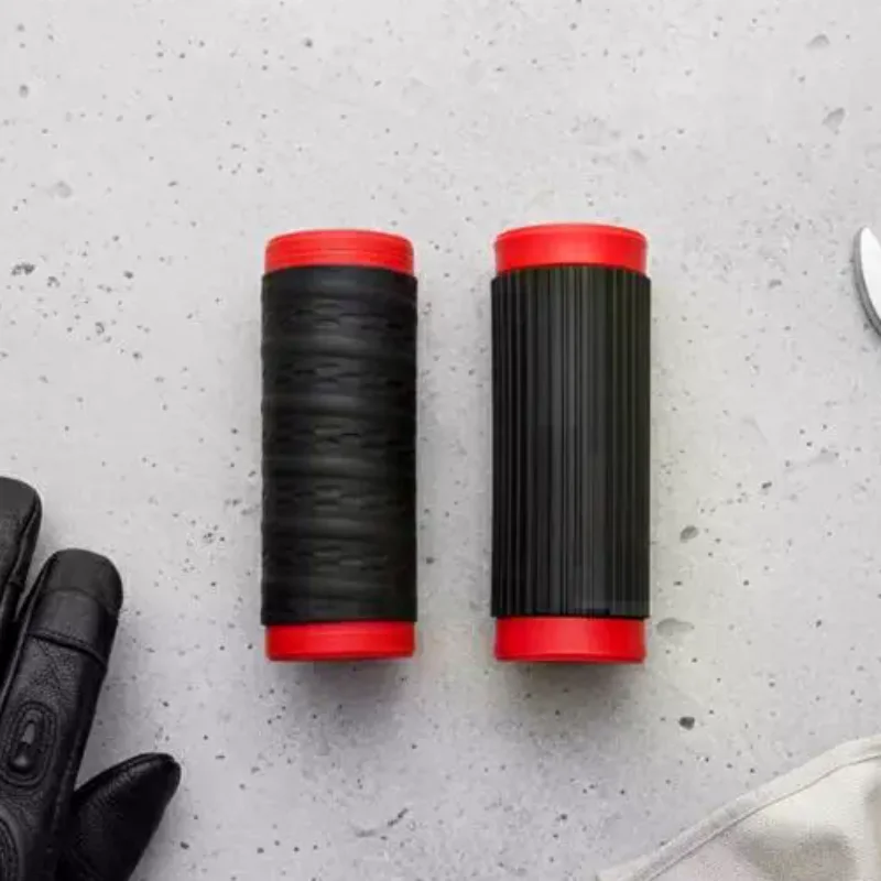 2Pcs Motorcycle Non Slip Handlebar Cover Brake Sleeve Self Shrinking Silicone Protector for Comfortable Scooter Use
2Pcs Motorcycle Non Slip Handlebar Cover Brake Sleeve Self Shrinking Silicone Protector for Comfortable Scooter Use