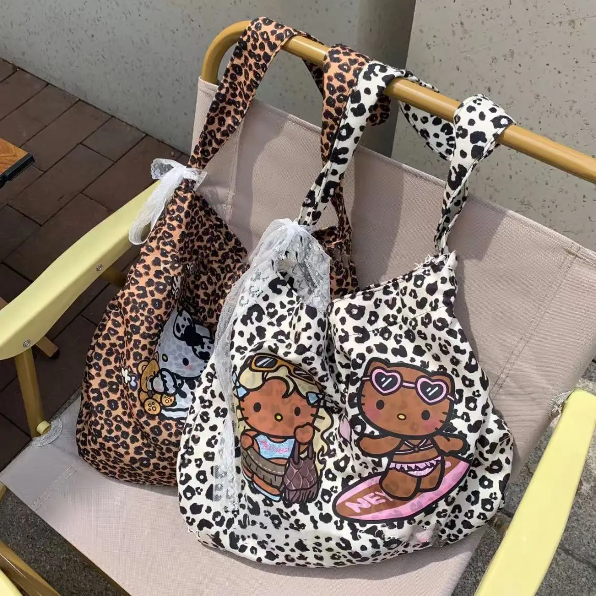 Новинка Kawaii Sanrio сумка через плечо Hellokitty Милая аниме большая емкость портативная фотография для девочек подарок на день рождения
Новинка Kawaii Sanrio сумка через плечо Hellokitty Милая аниме большая емкость портативная фотография для девочек подарок на день рождения